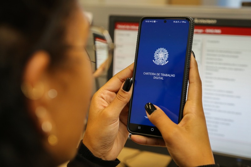 Minas Gerais acumula mais de 124 mil novos empregos com carteira assinada em 2025