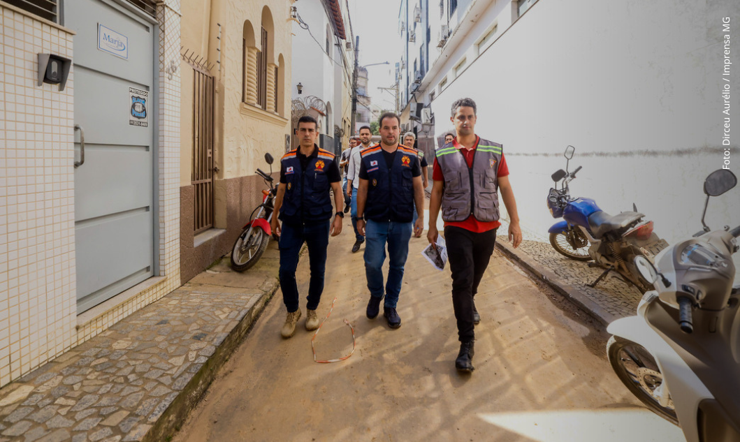 Governo de Minas anuncia hospital de campanha e reconstrução de pontes em Ubá