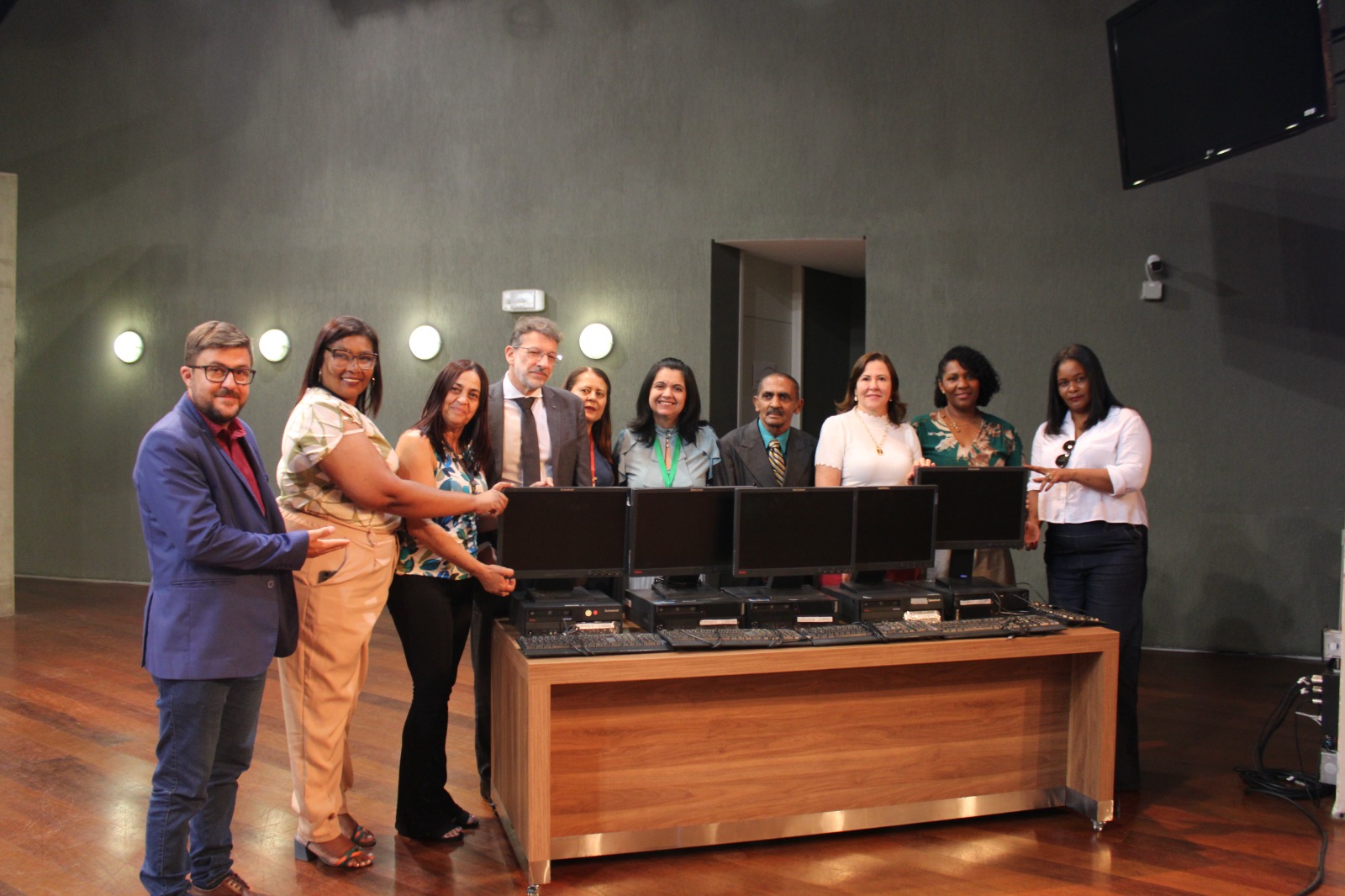 Governo de Minas entrega smartphones e computadores para os 902 Conselhos Tutelares do estado