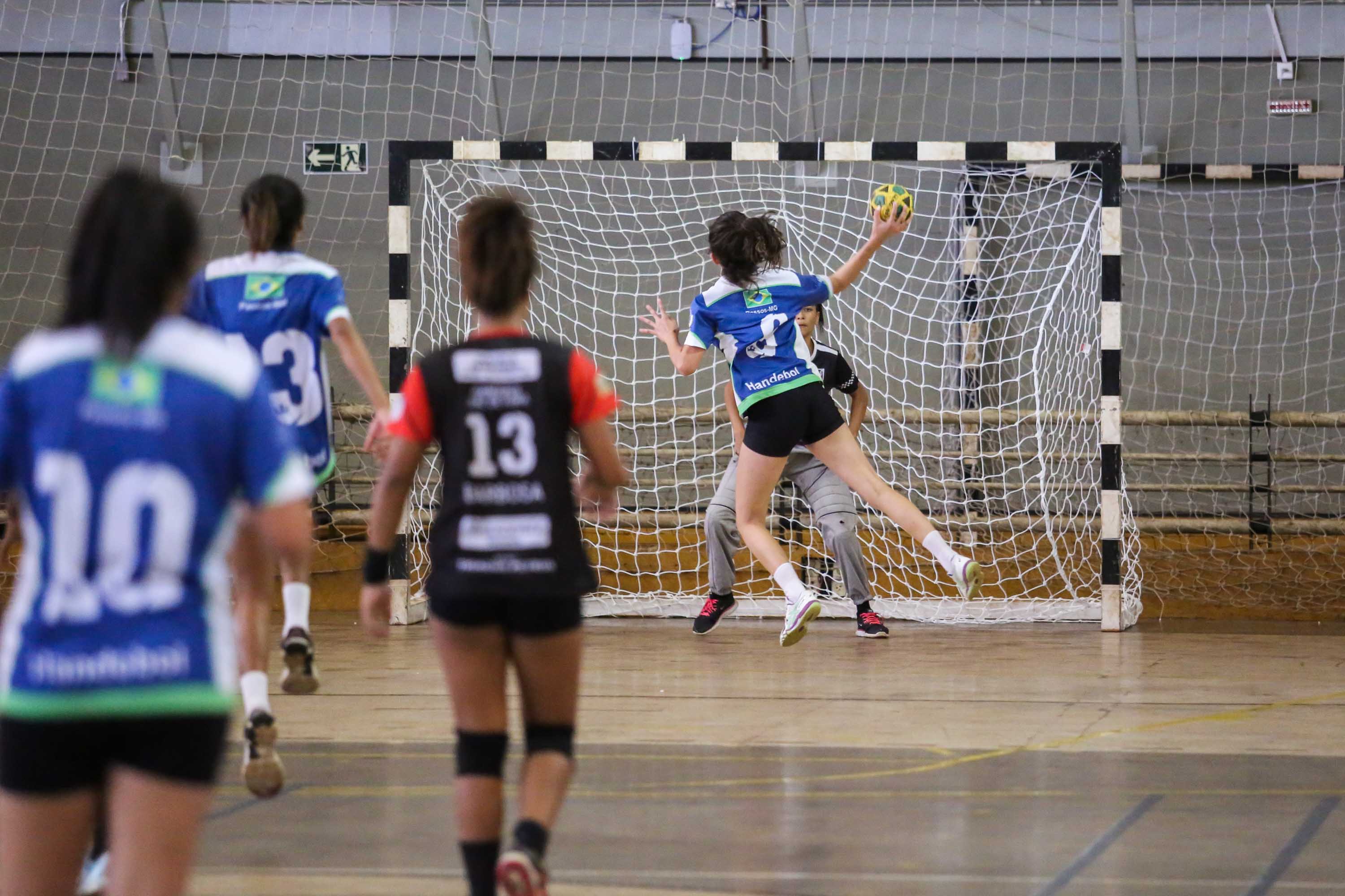 Estudante-atleta que participou do JEMG é convocada para a seleção  brasileira de futebol feminino.