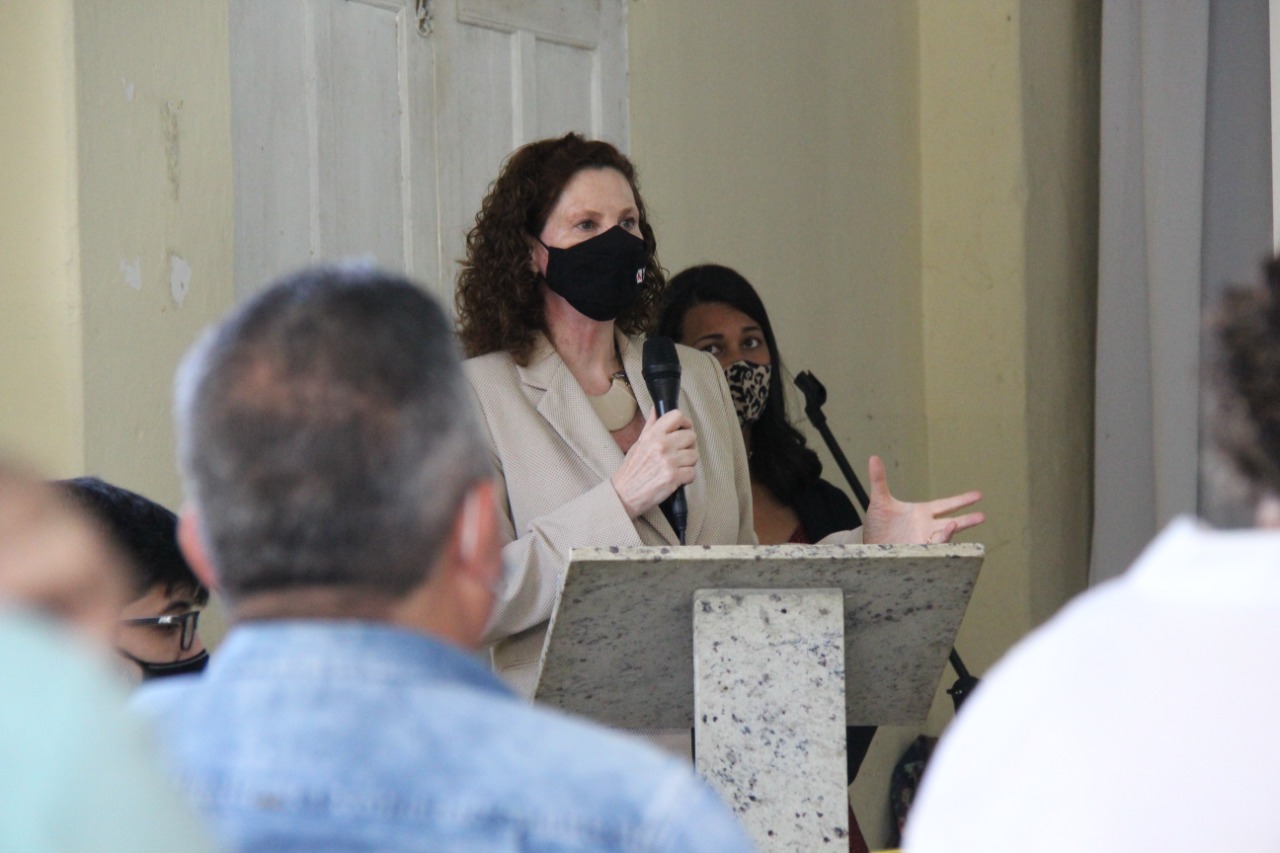 Elizabeth Jucá visita Ataléia e Caraí para falar sobre o Programa Percursos Gerais
